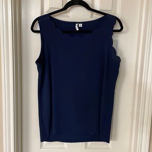 Blue scallop detailing tank